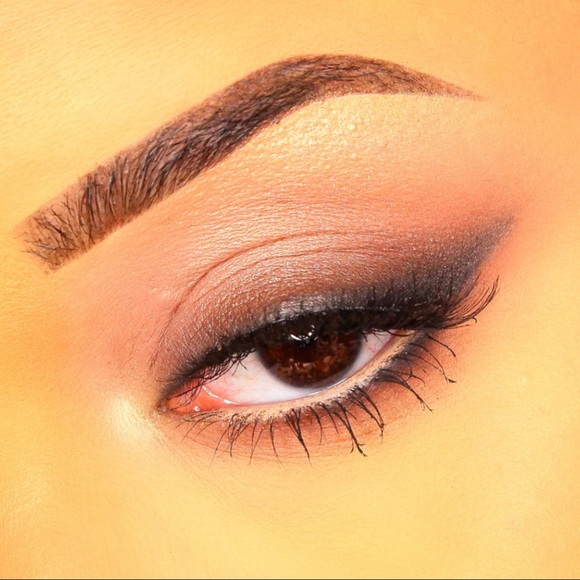 Karmela Cosmetics Defiance Eyeshadow Palette - Picture 7 of 8